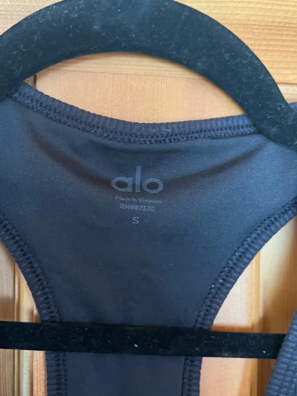 ALO Yoga Black Ribbed V-Neck Cropped Tank Top